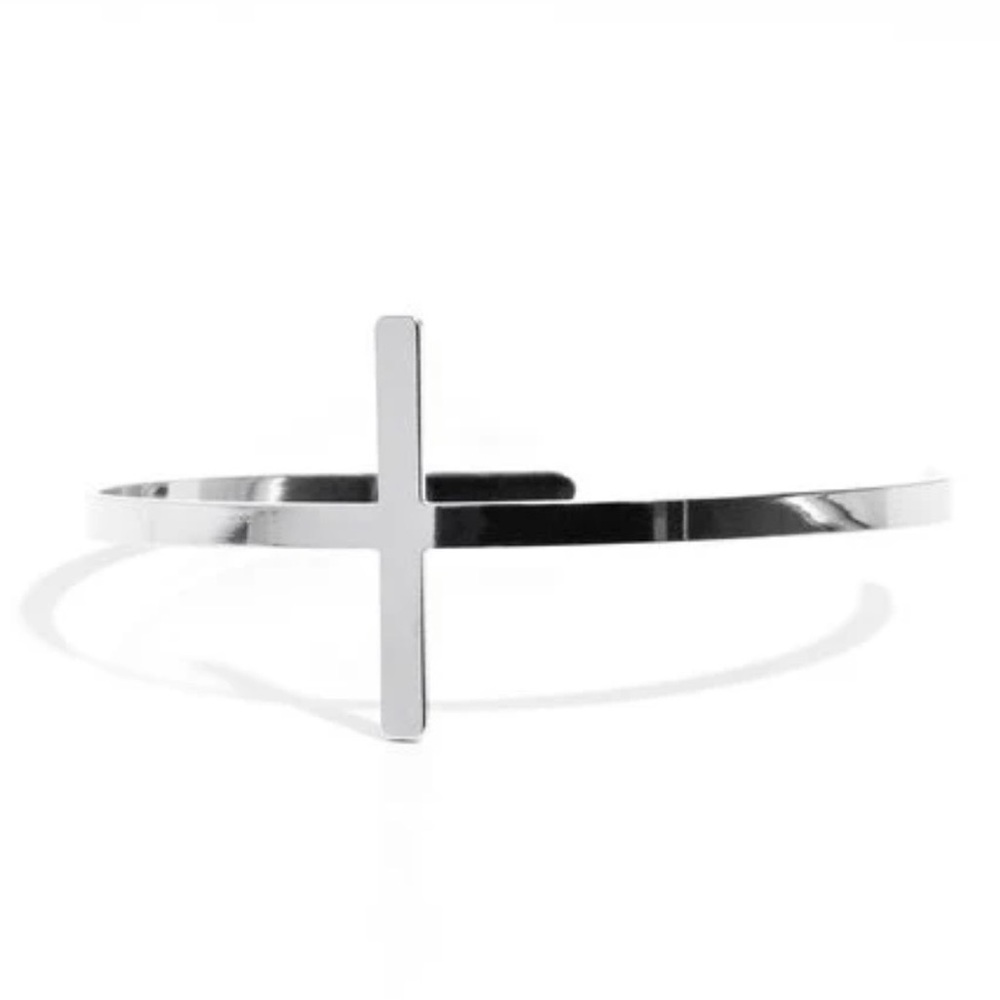 *NEW*  Paparazzi Silver Cross Bracelet

“Holy Headline”